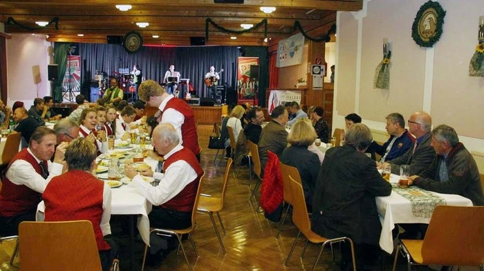 Der große Bockbieranstich ging im festlich geschmückten Kulturhaus in der Marktgemeinde Ilz über die Bühne.