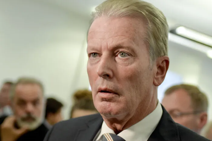 "Einen Kuschelkurs wird man uns nicht vorwerfen können." - Vizekanzler Reinhold Mitterlehner (ÖVP) zum Zustand der Koalition ...