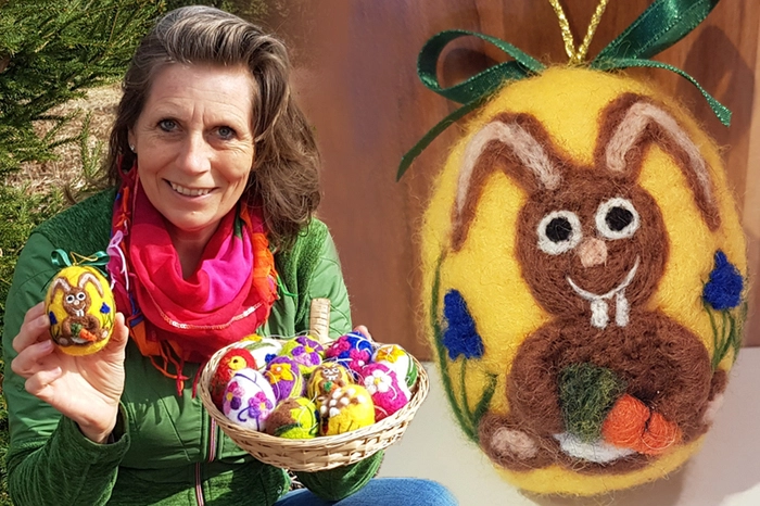 Der 3. Platz unseres Ostereier-Wettbewerbs geht an Karin Müllner aus Klagenfurt mit ihren farbenfrohen Filz-Ostereiern. Ihr absoluter Favorit: Das gelbe Hasen-Ei. Da kommt gleich Freude auf! Die ersten beiden Plätze belegen eine Steirerin und eine Kärntnerin ...