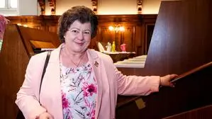 ÖVP-Gemeinderätin Sissi Potzinger im Sitzungssaal