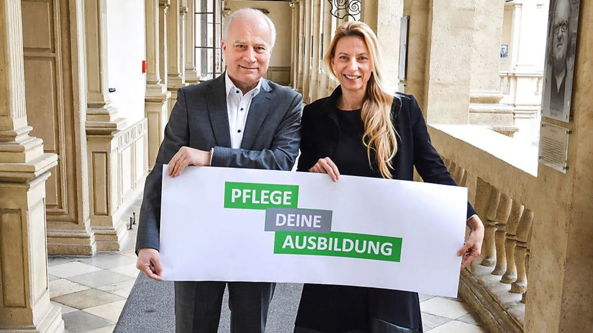 Seitinger und Bogner-Strauß freuen sich über die neue Ausbildung