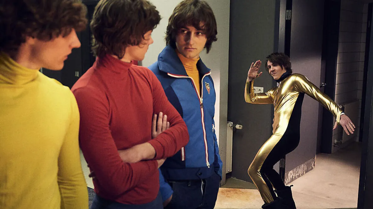 Der damals 17-jährige Steiner wird im Film als "Nesthäkchen" dargestellt (hier im goldenen Rennanzug)