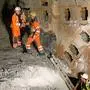 Mineure der beiden Bauabschnitte konnten sich erstmals im Tunnel treffen 