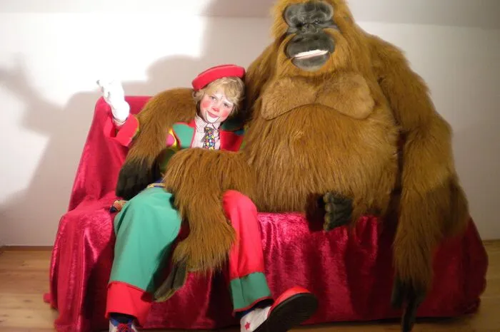 2012: Leon mit einem Zirkus-Tier.