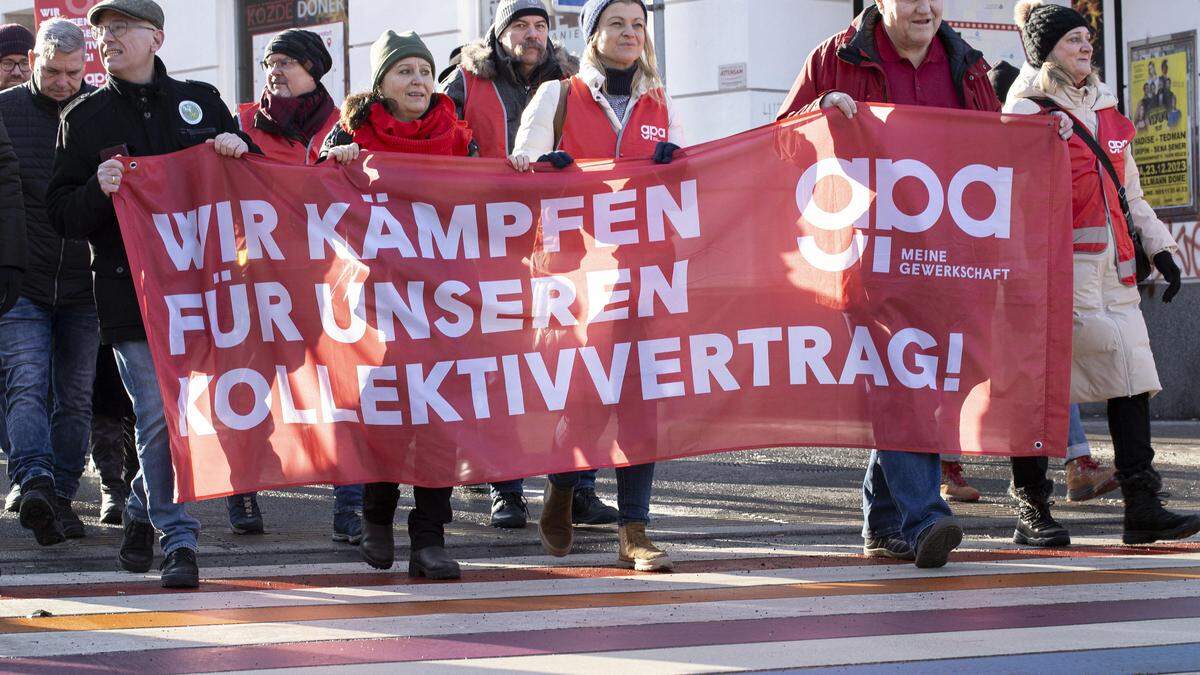 Heute Früh kam es wegen der abermals gescheiterten KV-Verhandlungen wieder zu Protesten im Handel