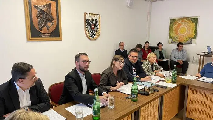 Der Gemeinderat, in der Mitte Bürgermeisterin Elke Florian, tagte am 25. September
