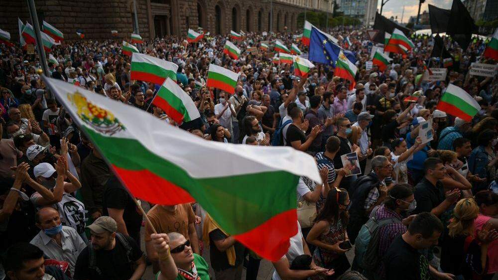 Vorigen Sommer zogen Tausende zornige Bulgarinnen und Bulgaren protestierend durch die Straße von Sofia. Die jüngere Bevölkerung hat genug von Langzeitpremier Borissow 