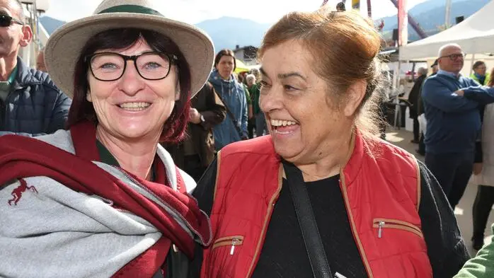 Vier Tage lang stand Niederwölz ganz im Zeichen des traditionellen Maxlaunmarkts, und auch am Montag wurde noch einmal kräftig gefeiert. Der letzte Tag bot alles, was den beliebten Jahrmarkt ausmacht: gelebtes Brauchtum, fröhliche Besucherinnen und Besucher und eine ausgelassene Stimmung.