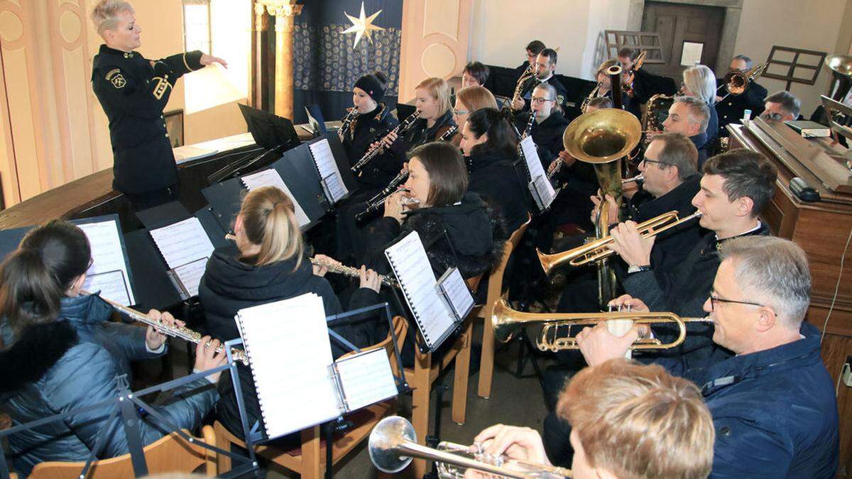 Die Bergkapelle Piber gestaltete die Messe