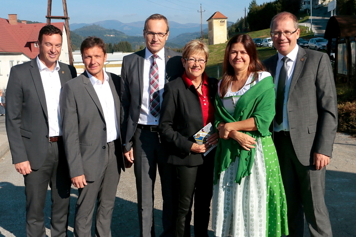 Sechs Blasmusikkapellen (Bergkapelle Oberdorf-Bärnbach, Bergkapelle Rosental, Blasmusikkapelle Kainachtal, Gestütskapelle Piber, Musikverein Salla und die Werkskapelle Borckenstein aus Neudau) waren zur Gratulation gekommen. 