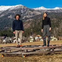 „Bühne der Macht“ heißt das Kunstprojekt in Sankt Daniel im Gailtal von Matthias Mamedof und Cornelia Rainer