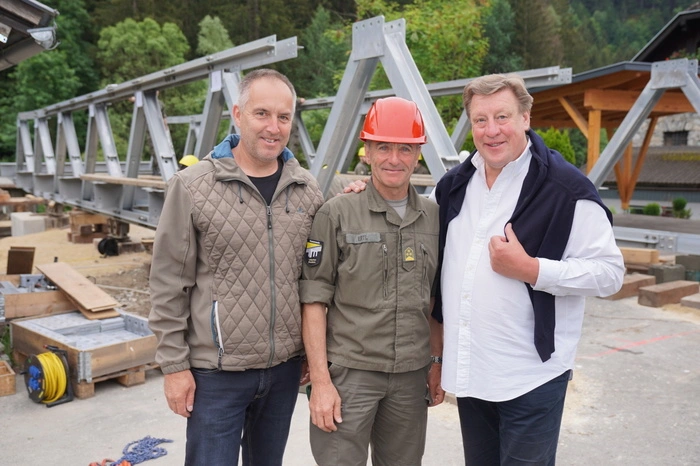 Bürgermeister Christian Genshofer, Oberst Volkmar Ertl, Bürgermeister Josef Jury. (Die Fotos wurden noch vor dem Unfall der jungen Soldatin am Mittwoch aufgenommen.)
