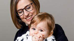 Designerin und  Mutter: Adriane  Egger-Cresnik mit  ihrem Sohn