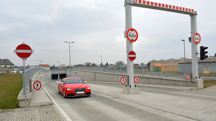 Der Südgürtel hat für beide Fahrtrichtungen je zwei Einfahrten - einmal direkt und einmal über einen Kreisverkehr. Das führt bei manchen Autofahrern zu Unsicherheiten...