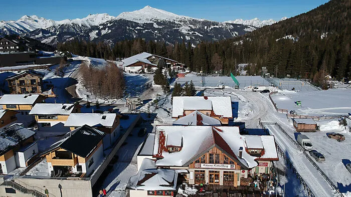 Sieben Katschberg Lodges wurden nahe dem Restaurant Ainkehr errichtet