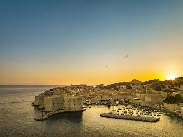Dubrovnik ist eine der schönsten Städte im gesamten Mittelmeerraum. Die autofreie Altstadt ist UNESCO-Weltkulturerbe