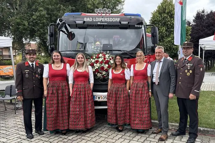 Bürgermeister Herbert Spirk wurde in Würdigung der Verdienste um das Feuerwehrwesen die „Steirische Florianiplakette in Silber“ des Landesfeuerwehrverbandes überreicht.