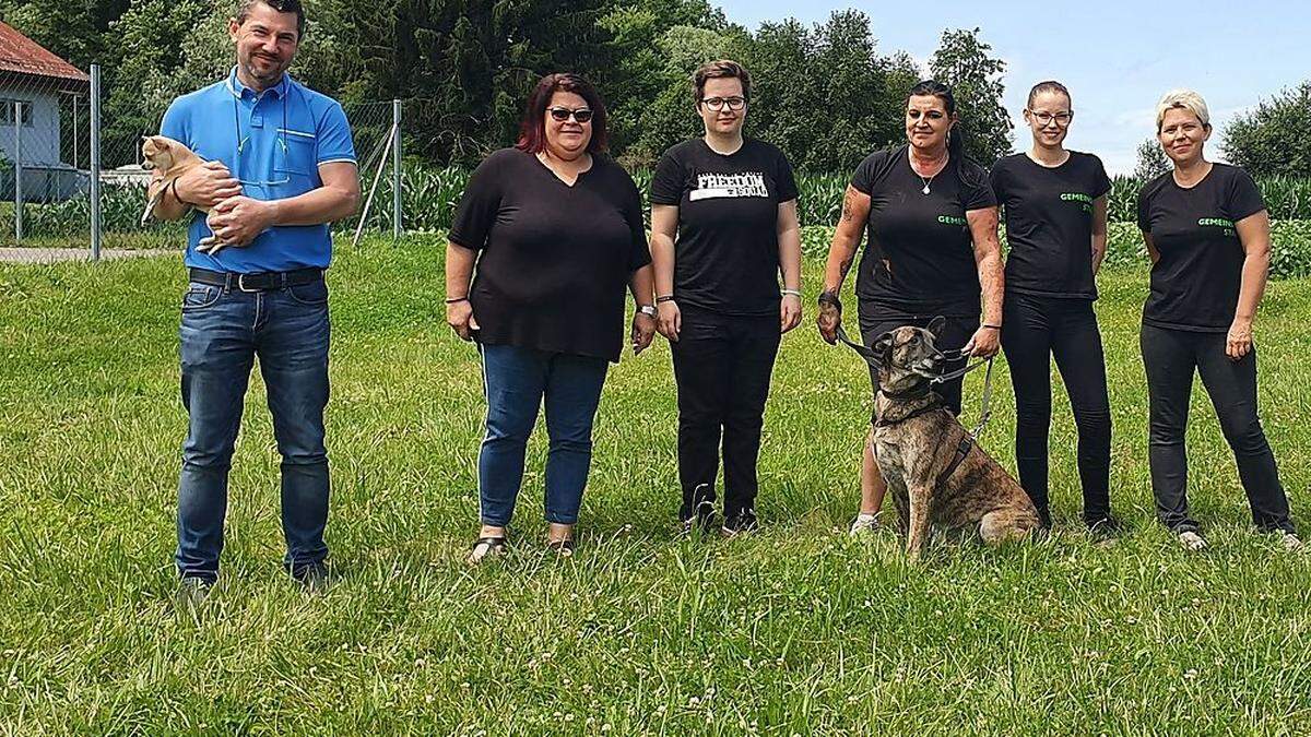 Charly Forstner mit dem engagierten Adamhof-Team