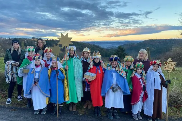 Durch Eichkögl zogen an zwei Tagen jeweils drei Sternsingergruppen, um den Segen der Weihnachtszeit zu bringen und für den Frieden zu singen