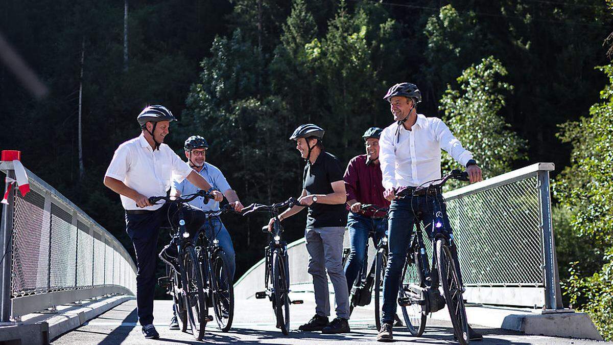 Josef Geisler, Bernhard Schneider, Harald Haider, Johann Waldauf und Christian Molzer machen eine Proberunde