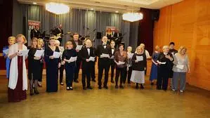 Gnaser Sänger sangen und  tanzten im Pfarrsaal