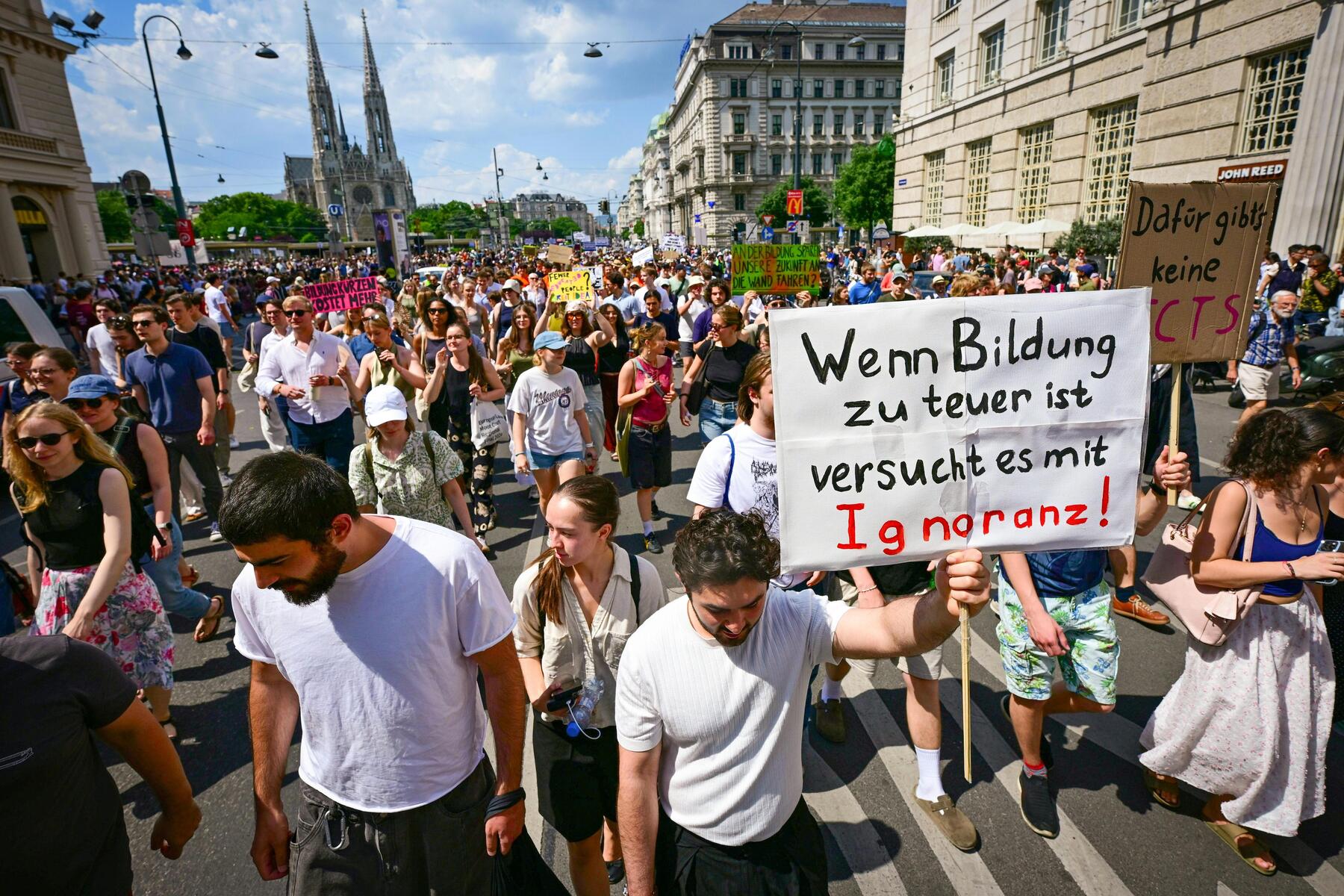 Uni-Einsparungen: „Später kostet das doppelt und dreifach“
