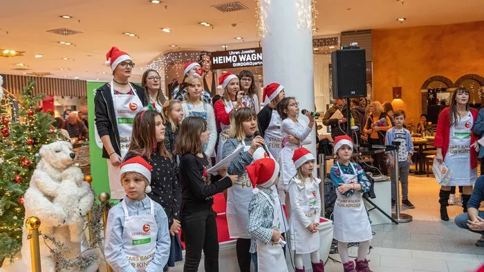 Küchenstars griffen am Samstag (30. November) in der Shopping City Seiersberg gemeinsam mit Kindern zum Schneebesen.