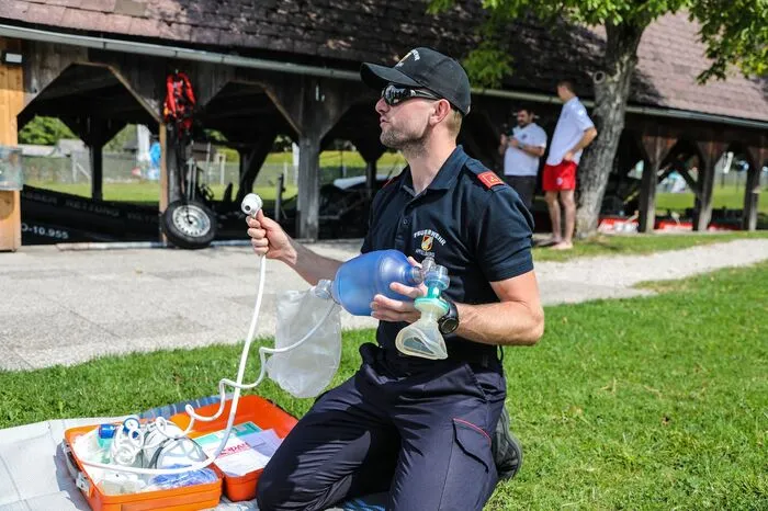 Bereichswasserdienstbeauftragter ist Brandinspektor Marvin Renner. Am Programm standen auch die Überprüfung der Boots- und Tauchzeichensprache und der Check der gesamten Tauch- und Bootsausrüstung.