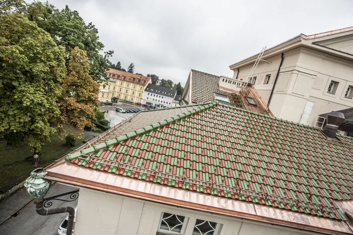 Nach über 100 Jahren hat das Stadttheater jetzt ein neues Dach