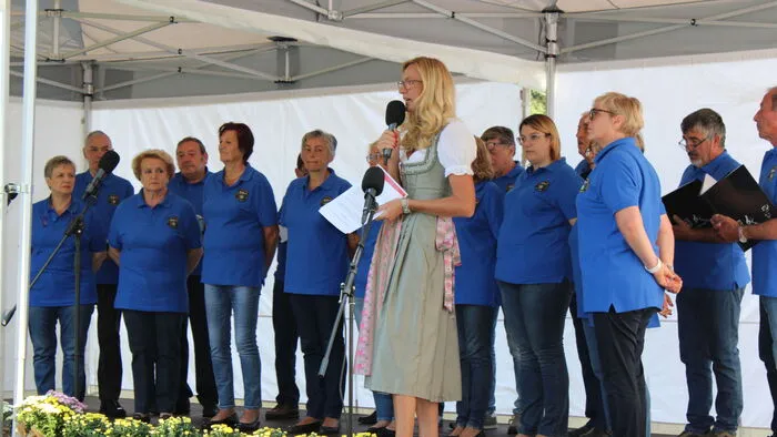 Samstagvormittag fand im Alois-Huth-Park in Wolfsberg unter besten Bedingungen ein Auftritt der Gastchöre statt, bei dem sich sieben italienische und ein deutscher Chor namens Bad Heilbrunn aus Bayern von ihrer besten Seite zeigten und die Zuschauer bei freiem Eintritt begeisterten.