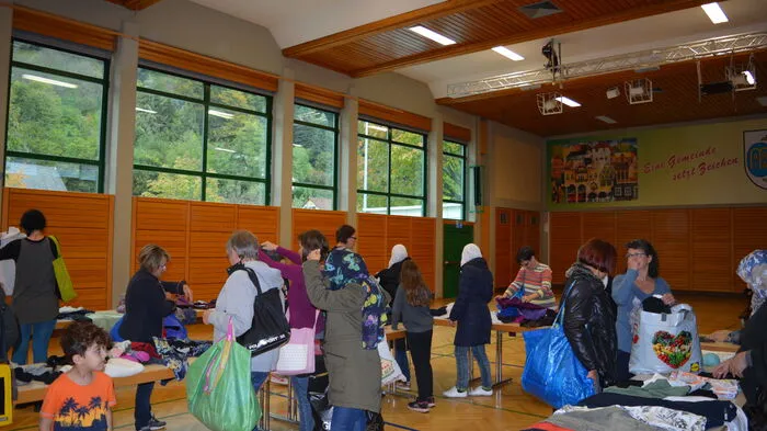 Wieder großer Andrang beim Kleidertauschmarkt der Grünen Gratwein-Straßengel. Die freiwilligen Spenden für das Buffet gingen dieses mal an die Initiative "Laut gegen Armut" der Volkshilfe Steiermark.