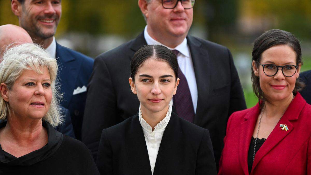 Pourmokhtari hat iranische Wurzeln. Sie war bisher Vorsitzende der jungen Liberalen