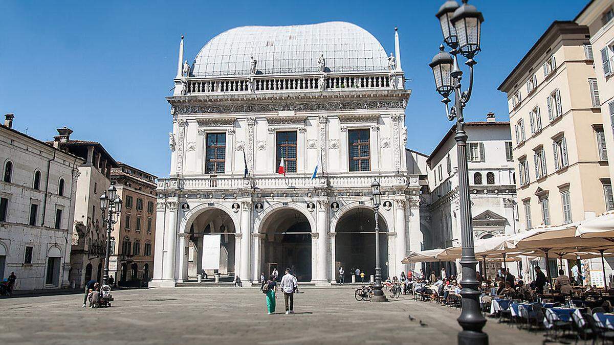 Die Piazza della Loggia 