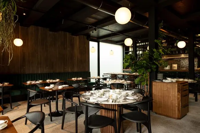 Jaz by Ana Roš ist ein Ort, an dem verschiedene Kulturen und intensive Geschmäcker aufeinandertreffen. Hier ein Foto aus dem Restaurant in Ljubljana.