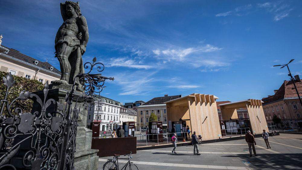 Die Ausstellung zum Jubiläum macht derzeit auf dem Neuen Platz in Klagenfurt Station