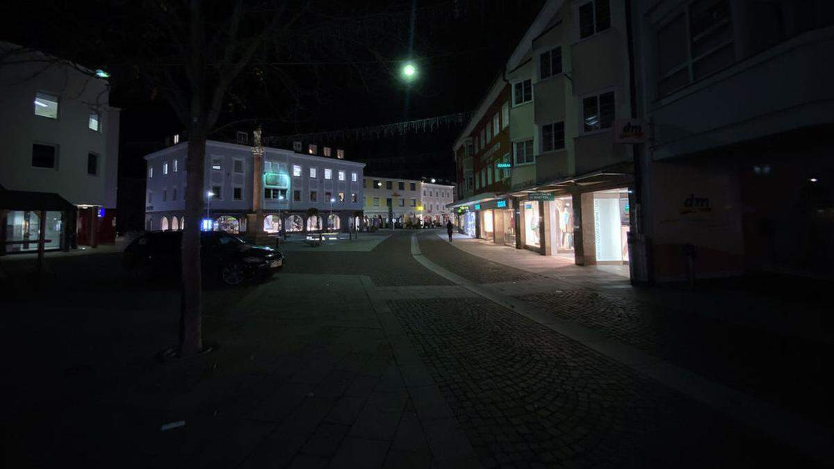 Die Lienzer Innenstadt war um 19.30 Uhr fast menschenleer . . .