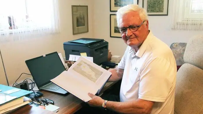 Anton Jandl mit seiner Dissertation