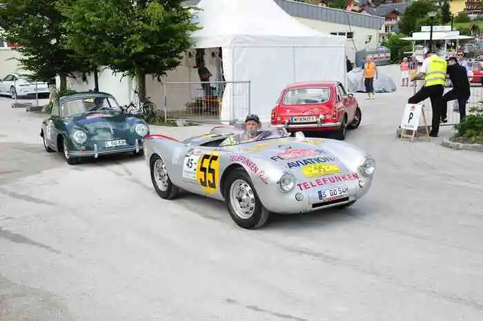 Der Porsche 550 Spyder, den Patrick Dempsey letztes Jahr duch die Steiermark pilotierte, ist heuer erneut am Start: Diesmal mit Neel Jani und Malclom Thorne am Steuer.