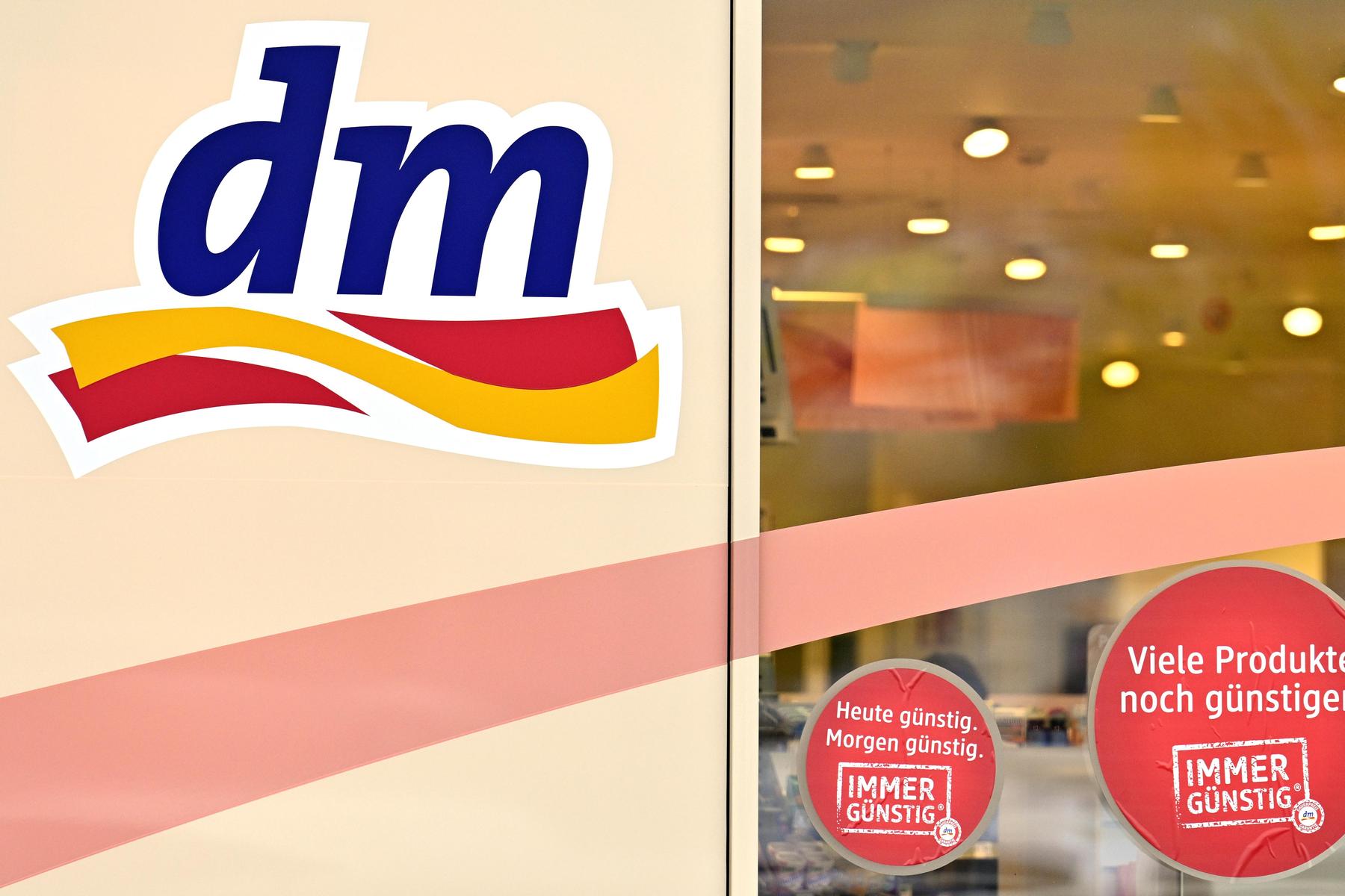 DM Avstrija napoveduje spletno lekarno in izziva monopol tradicionalnih lekarn