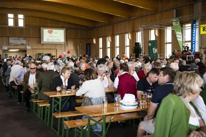 Die Rinderbäuerinnen und Rinderbauern freuten sich über den großen Besucherstrom - die Landwirtschftskammer als Veranstalter sprach von 5000 Menschen - und die vielen Ehrengäste...
