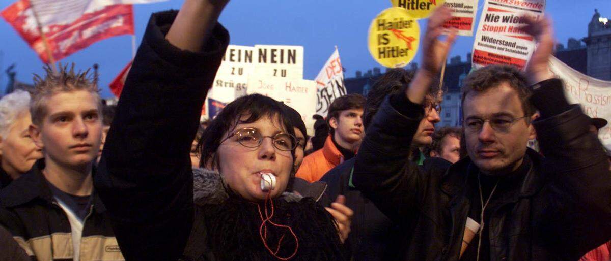Größte Anti-Regierungs-Demo Österreichs gegen Schwarz-Blau im Jahr 2000