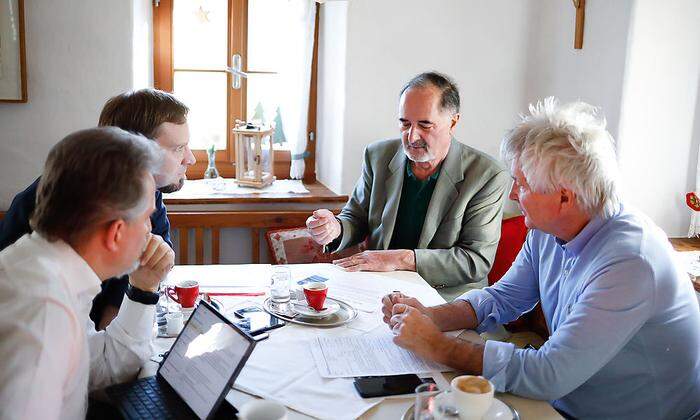 Im Gespräch: Bernd Pischetsrieder, Mobilitätschef Gerhard Nöhrer, Wirtschaftschef Manfred Neuper und Didi Hubmann