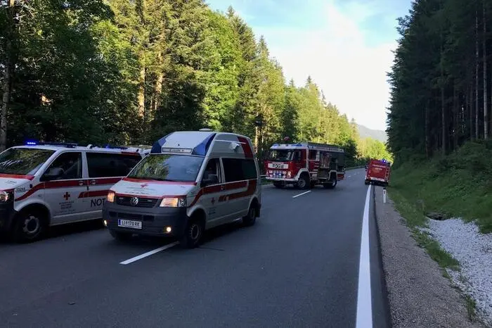 Das Rote Kreuz brachte ein Opfer, die elfjährige Enkelin, nach Bad Ischl.