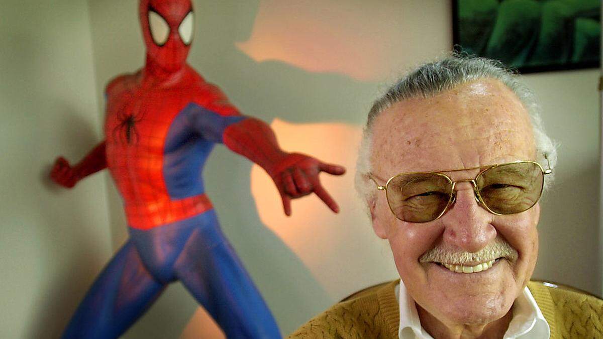 Stan Lee vor einer seiner berühmten Schöpfungen