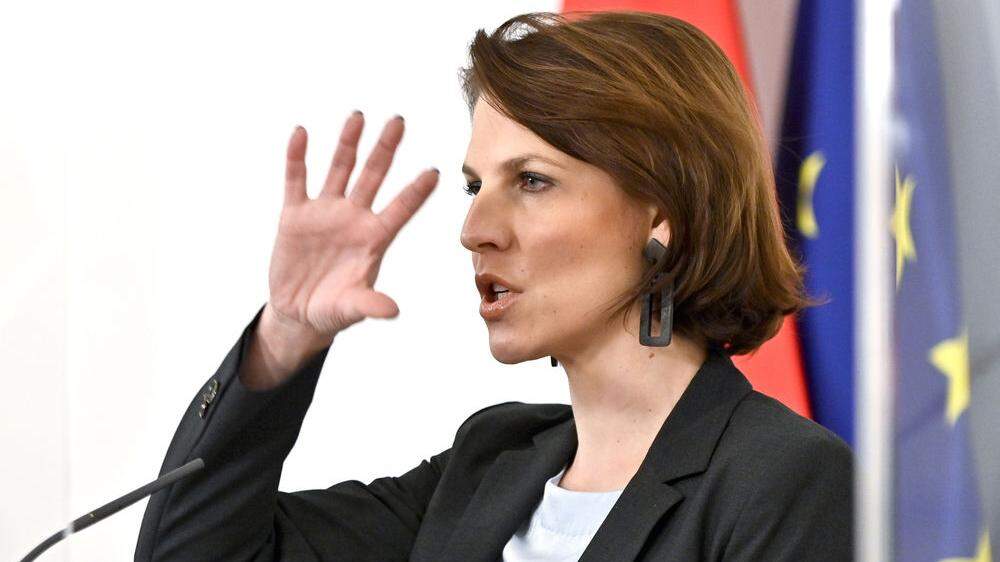 Verfassungsministerin Karoline Edtstadler (ÖVP) kritisiert ein ´gelebtes Floriani-Prinzip´ beim geplanten Informationsfreiheitsgesetz.