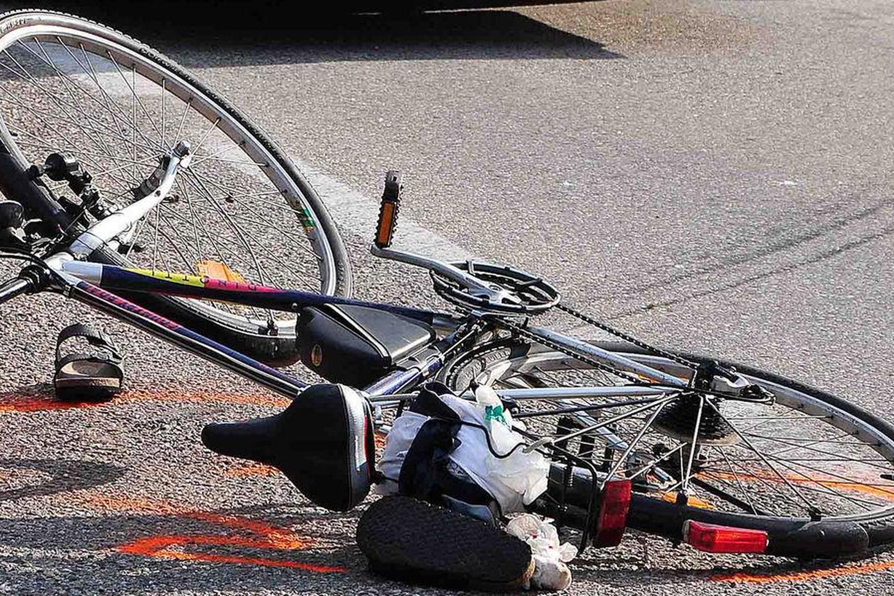 Feldkirchen bei Graz: Kollision in einer Kurve: Zwei Radfahrer verletzt