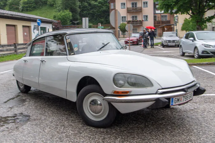 Neben MG, Porsche, Ferrari, Opel, Mercedes war auch diese schöne Citroen DS (die Göttin) zu bewundern ...