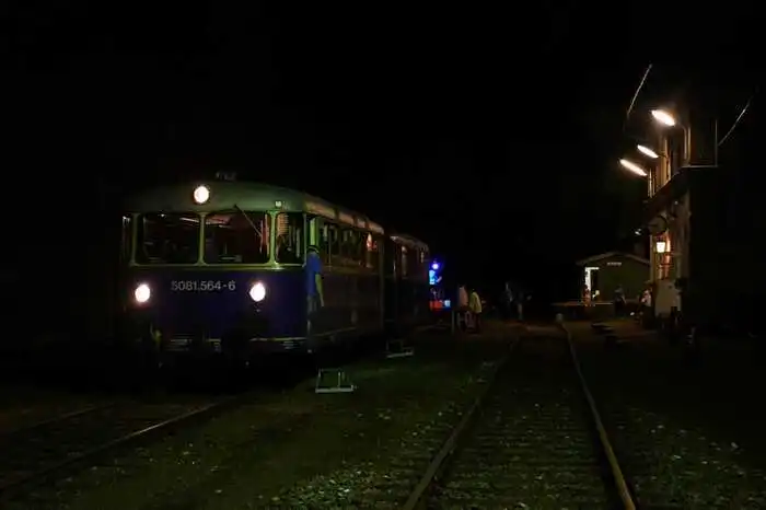 Nach dem Konzert verließ die Erzbergbahn den Bahnhof bei Mondschein wieder in Richtung Vordernberg.