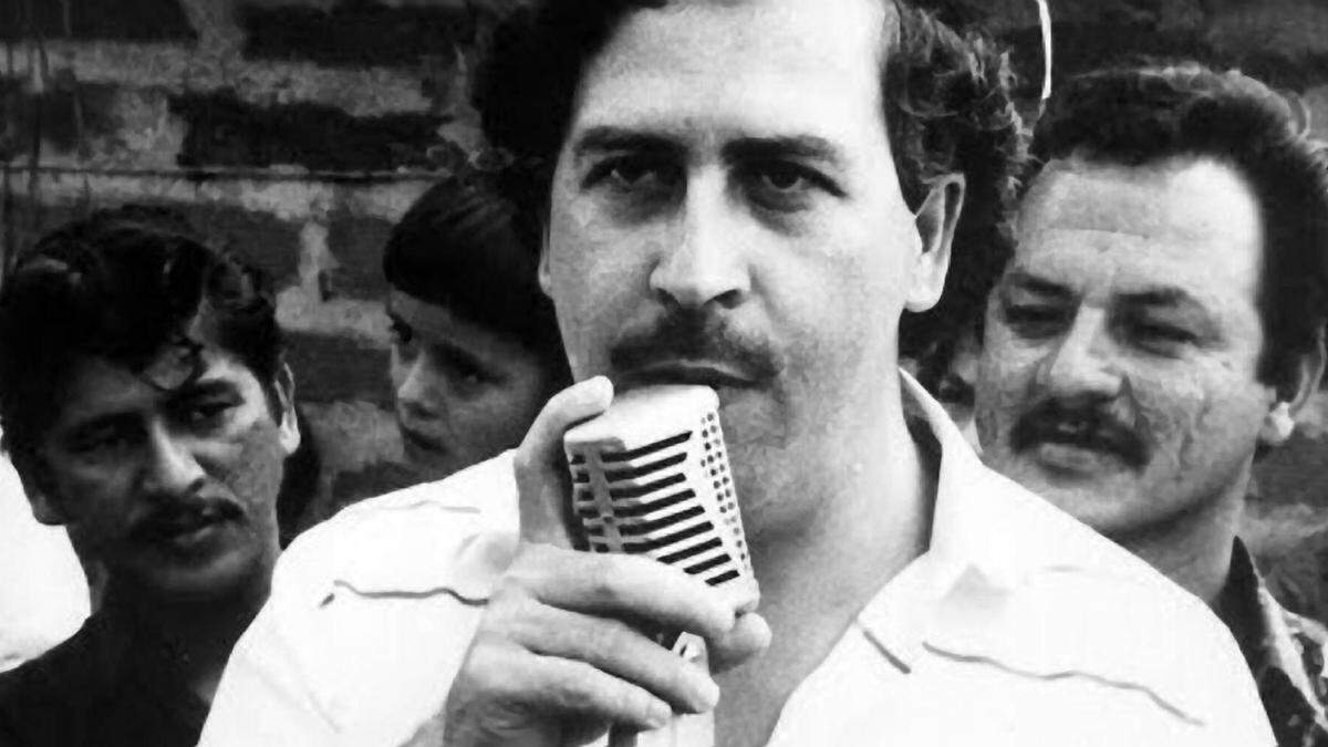 Pablo Escobar verteidigte sein Geschäft mit brutaler Härte. Bis zu 6.000 Menschen sollen seine Sicarios – Auftragskiller aus den Elendsvierteln von Medellín – getötet haben