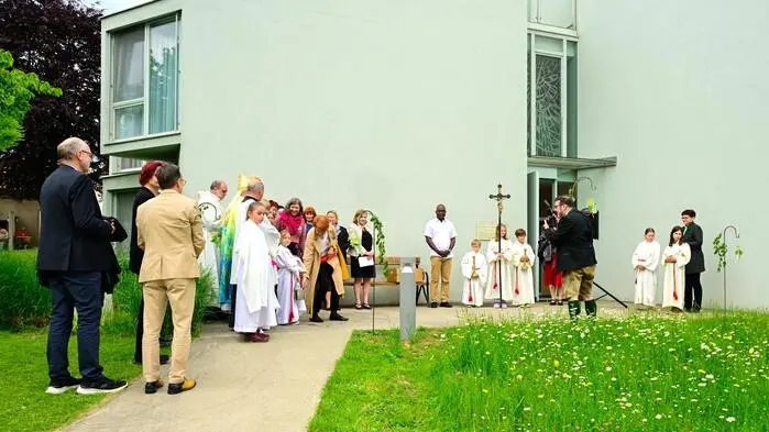 Am Sonntag feierte man in St. Johann bei Herberstein die Einweihungsfeier des „AndersOrt Haus der Frauen“, dazu das Vereinsjubiläum „20+1 Jahre Wir für das Haus der Frauen“ sowie 10 Jahre Trachten-Flohmarkt „Steirerg´wand aus zweiter Hand“.